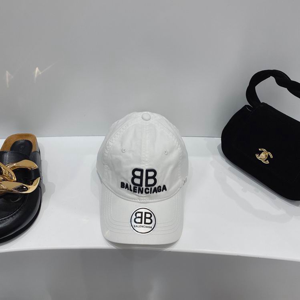 Ba*len*cia*ga hat
